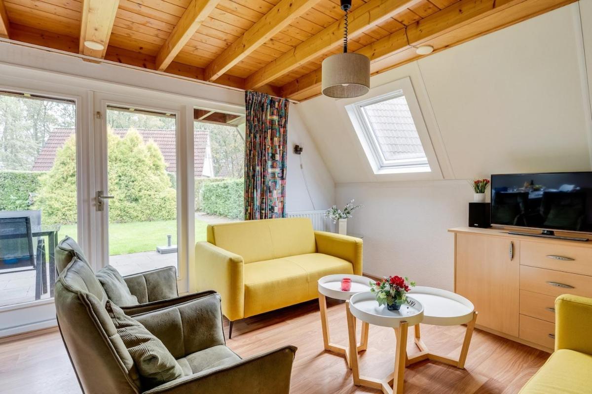 Kleine Zanglijster I Prachtig Huisje Nabij Bosrand Zwiggelte Luaran gambar