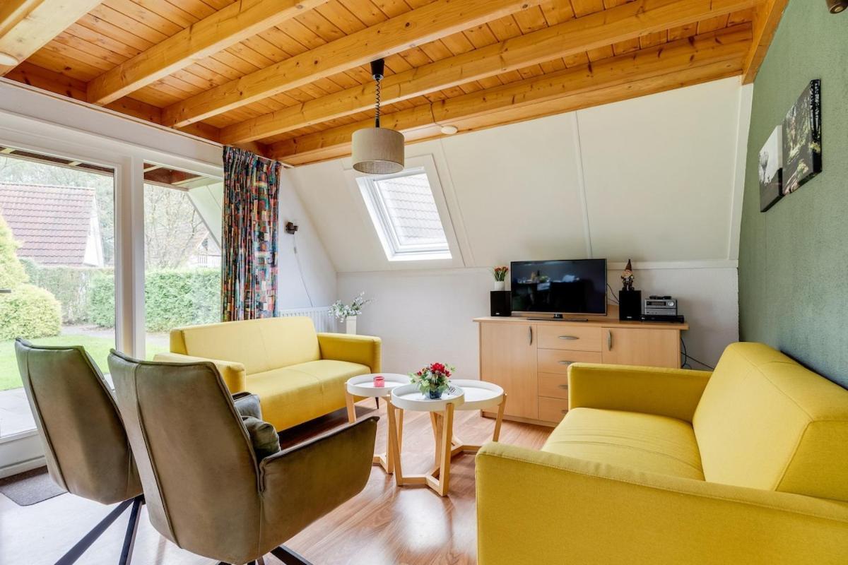Kleine Zanglijster I Prachtig Huisje Nabij Bosrand Zwiggelte Luaran gambar